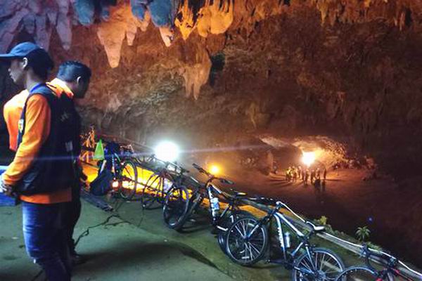 tailandia grotta bambini ansa 2