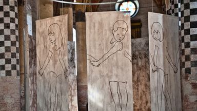 Valerio Berruti presenta "More than kids", la mostra che porta la magia a Milano